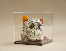 Cargar imagen en el visor de la galería, CRANEO MARIPOSAS OBJETO DECORATIVO