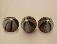 Cargar imagen en el visor de la galería, ESFERA TERCIOPELO, JUEGO DE 3 PZ