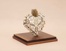 Cargar imagen en el visor de la galería, Sagrado Corazón de origami, en acrílico