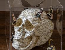 Cargar imagen en el visor de la galería, CRANEO MARIPOSAS OBJETO DECORATIVO
