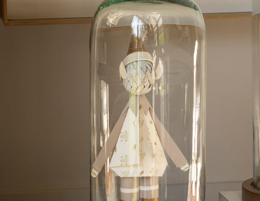 Duende de origami en capelo, hecha a mano en el taller de Stampilla