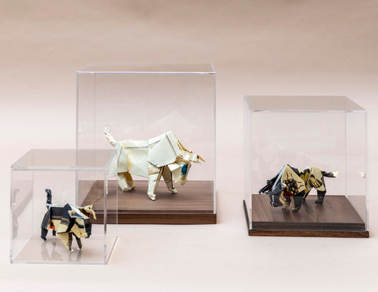 Toro de origami hecho a mano en el taller de Stampilla