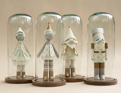 Señora Claus de origami en capelo, disponible en vino