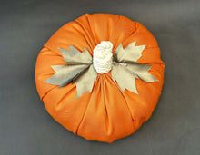 Cargar imagen en el visor de la galería, CALABAZA TELA NARANJA GRANDE OBJETO DECORATIVO
