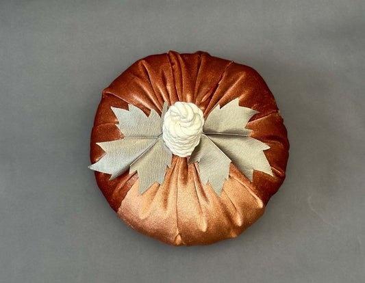 Calabaza de terciopelo naranja, mediana, hecha a mano en el taller de Stampilla