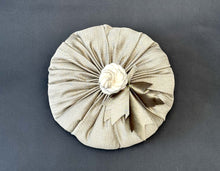 Cargar imagen en el visor de la galería, CALABAZA TELA HUESO MEDIANA OBJETO DECORATIVO
