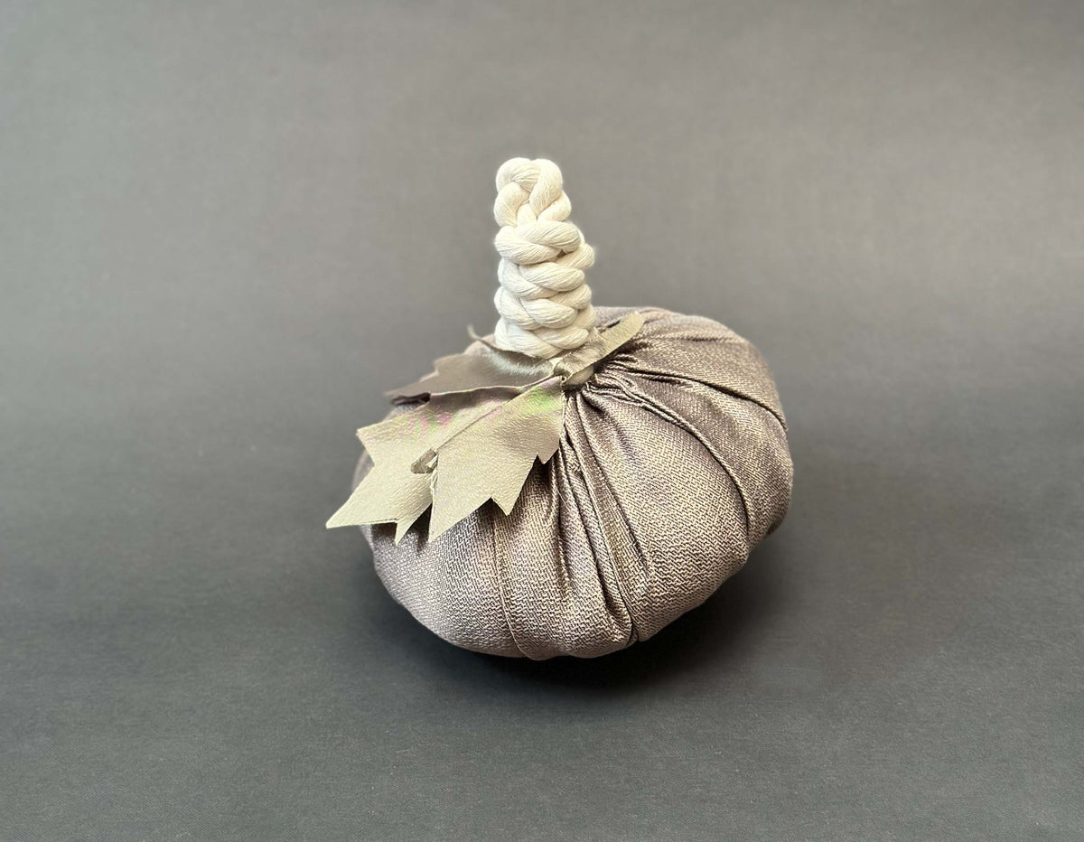 Calabaza de tela gris, chica