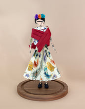 Cargar imagen en el visor de la galería, FRIDA CAPELO OBJETO DECORATIVO
