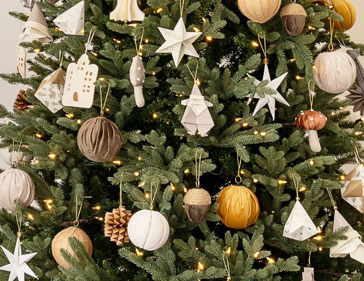 Árbol de Navidad decorado con piezas de Stampilla