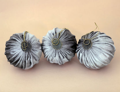 Esferas de tela pliegues, set de 3