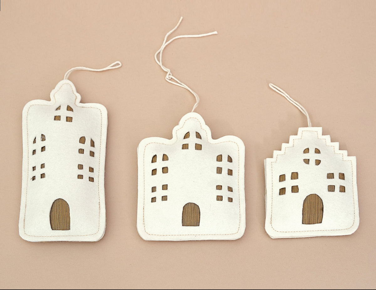 Esferas de villa navideña de lana, set de 3, hecha a mano en el taller de Stampilla