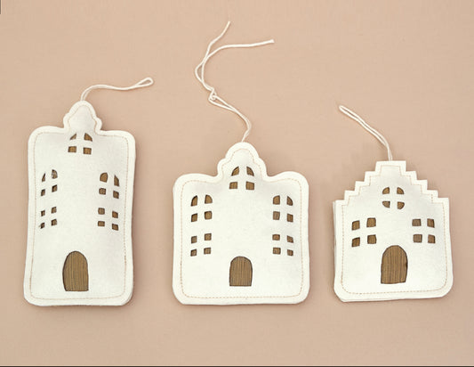 Esferas de villa navideña de lana, set de 3, hecha a mano en el taller de Stampilla