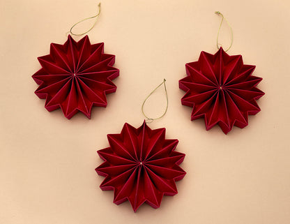 Esferas estrella acordeón, set de 3, disponible en pewter, beige, roja y vino
