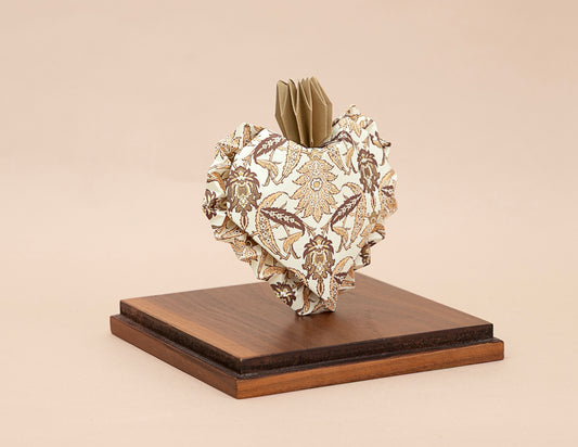 Sagrado Corazón de origami, en acrílico