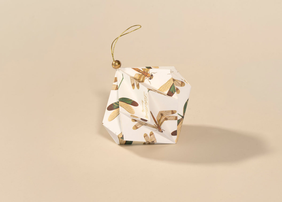Esfera cascabel de origami en papel de libélulas, pieza individual