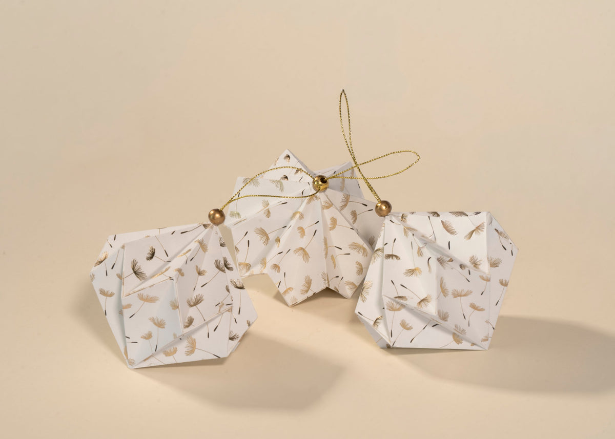 Set de 3 esferas cascabel en papel blanco con dientes de león dorados