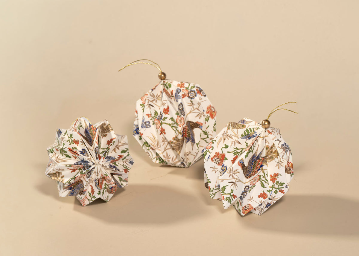 Set de 3 esferas cascabel en papel de flores y aves, hechas a mano