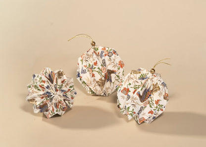 Set de 3 esferas cascabel en papel de flores y aves, hechas a mano
