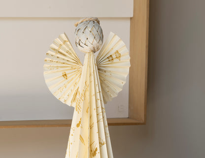 Ángel de origami en capelo