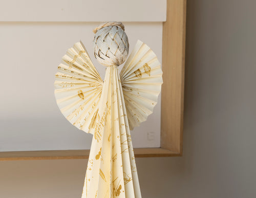 Ángel de origami en capelo