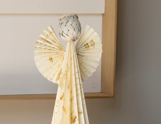 Ángel de origami en capelo
