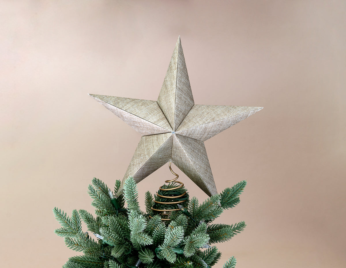 Punta de árbol estrella, plegada a mano en origami