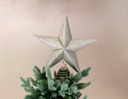 Punta de árbol estrella, plegada a mano en origami