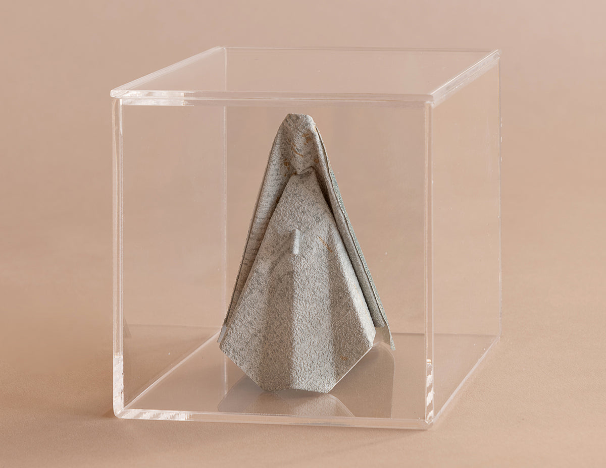 Virgen de origami para bolo, en acrílico
