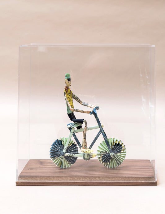 Ciclista de origami, hecha a mano en el taller de Stampilla
