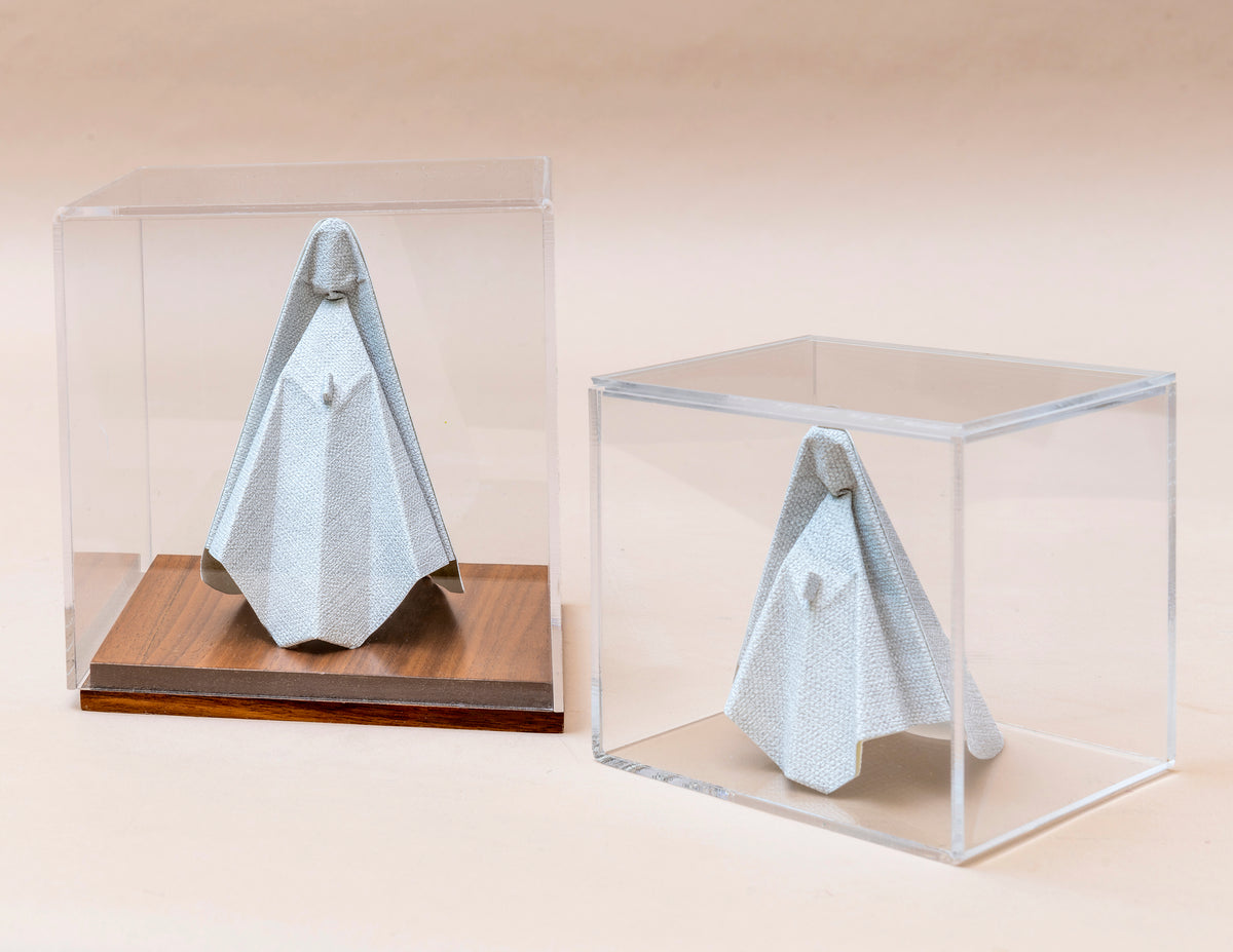 Virgen de origami en caja de acrílico, blanca, en 15x15 y 11x11 cm