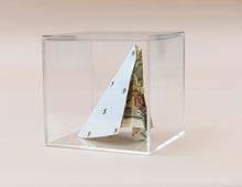 Cargar imagen en el visor de la galería, Virgen en Caja de acrílico
